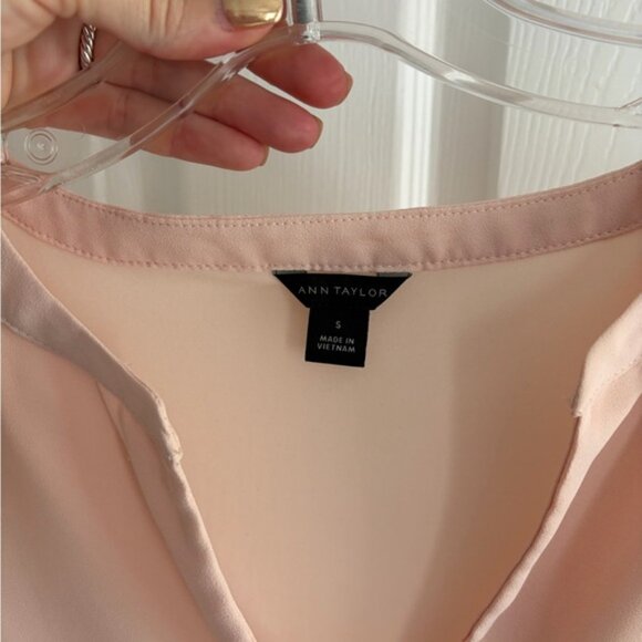 Ann Taylor Soft Peach Ruffle Blouse - S - Picture 3 of 3